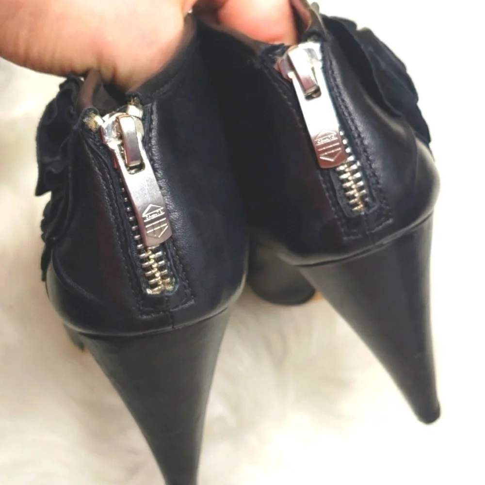 Vince Camuto signature vince